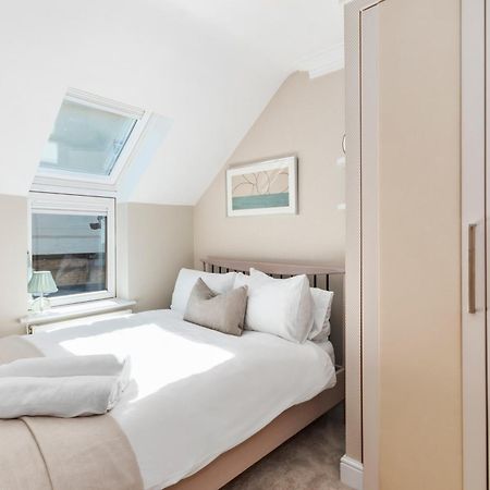 Weybridge - 2 Bed - Parking Apartment Exterior photo