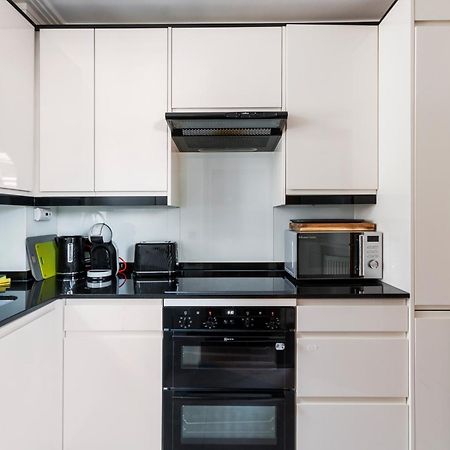 Weybridge - 2 Bed - Parking Apartment Exterior photo