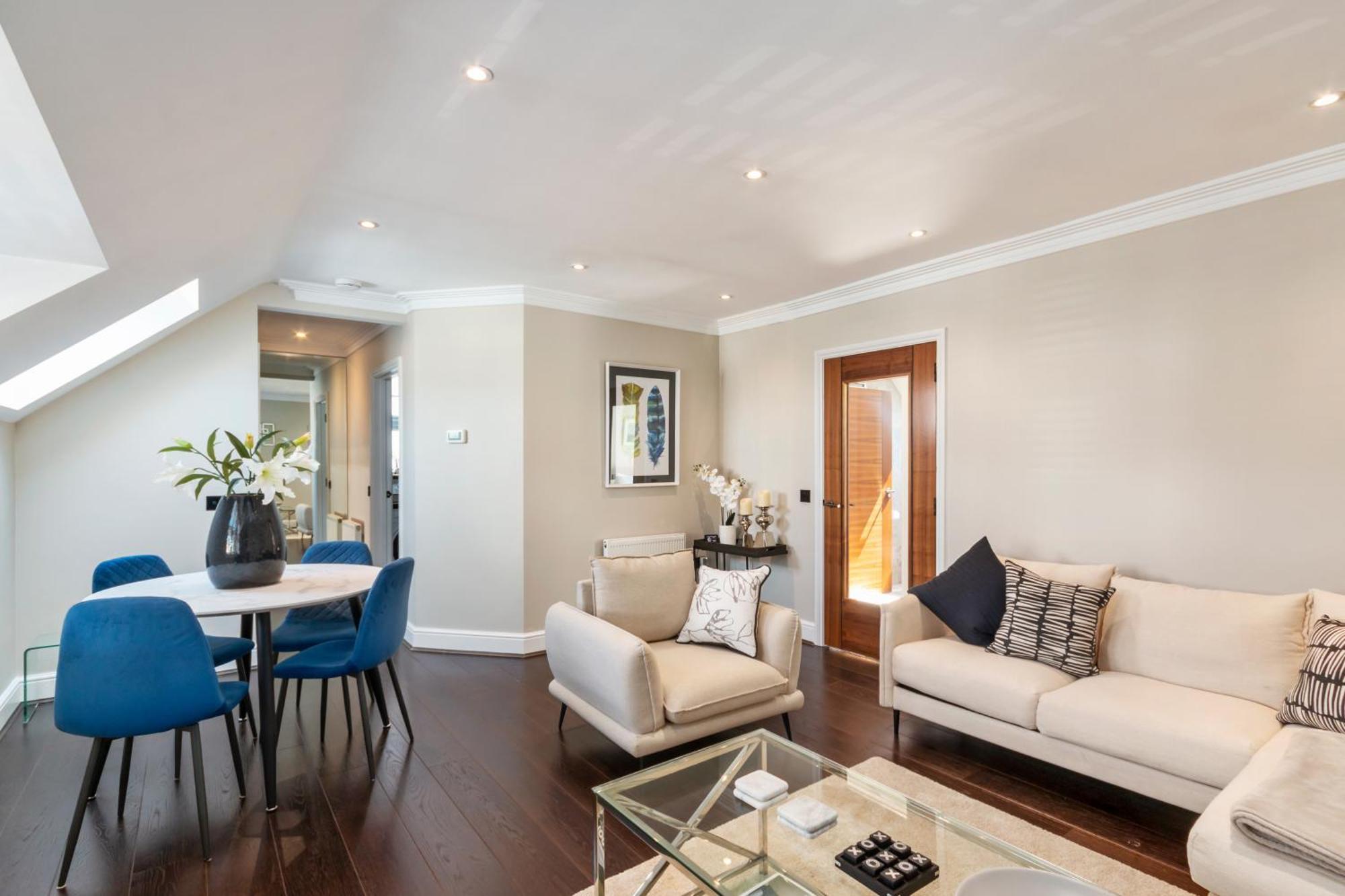 Weybridge - 2 Bed - Parking Apartment Exterior photo